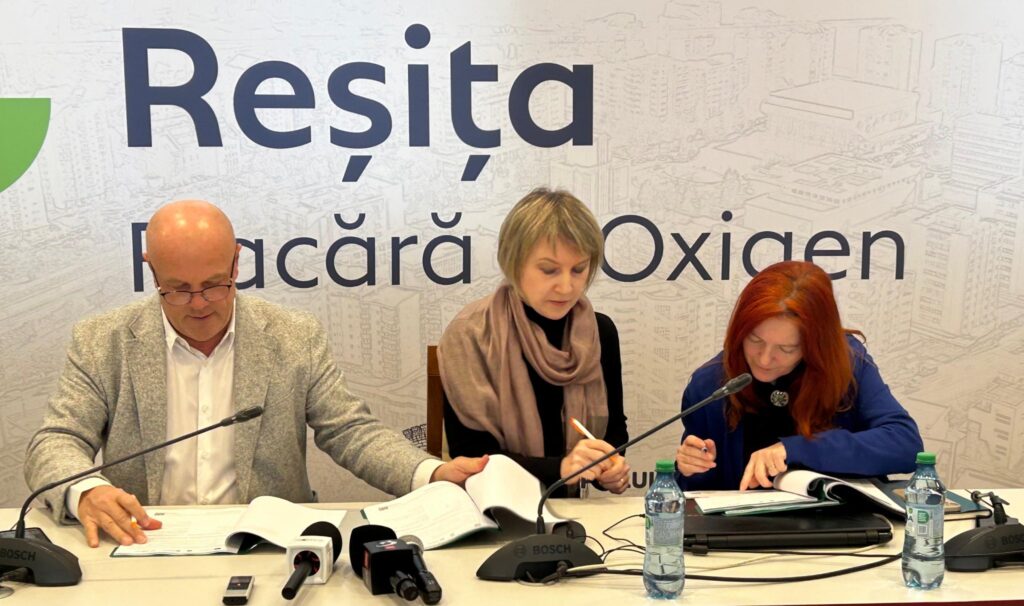 Reprezentanții Primăriei Reșița, SAR și Faber semnează memorandumul privind implementarea pactului de integritate pentru monitorizarea Halei Minda