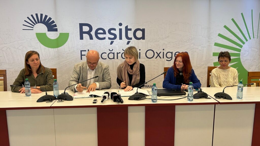 Reprezentanții Primăriei Reșița, SAR și Faber semnează memorandumul privind implementarea pactului de integritate pentru monitorizarea Halei Minda